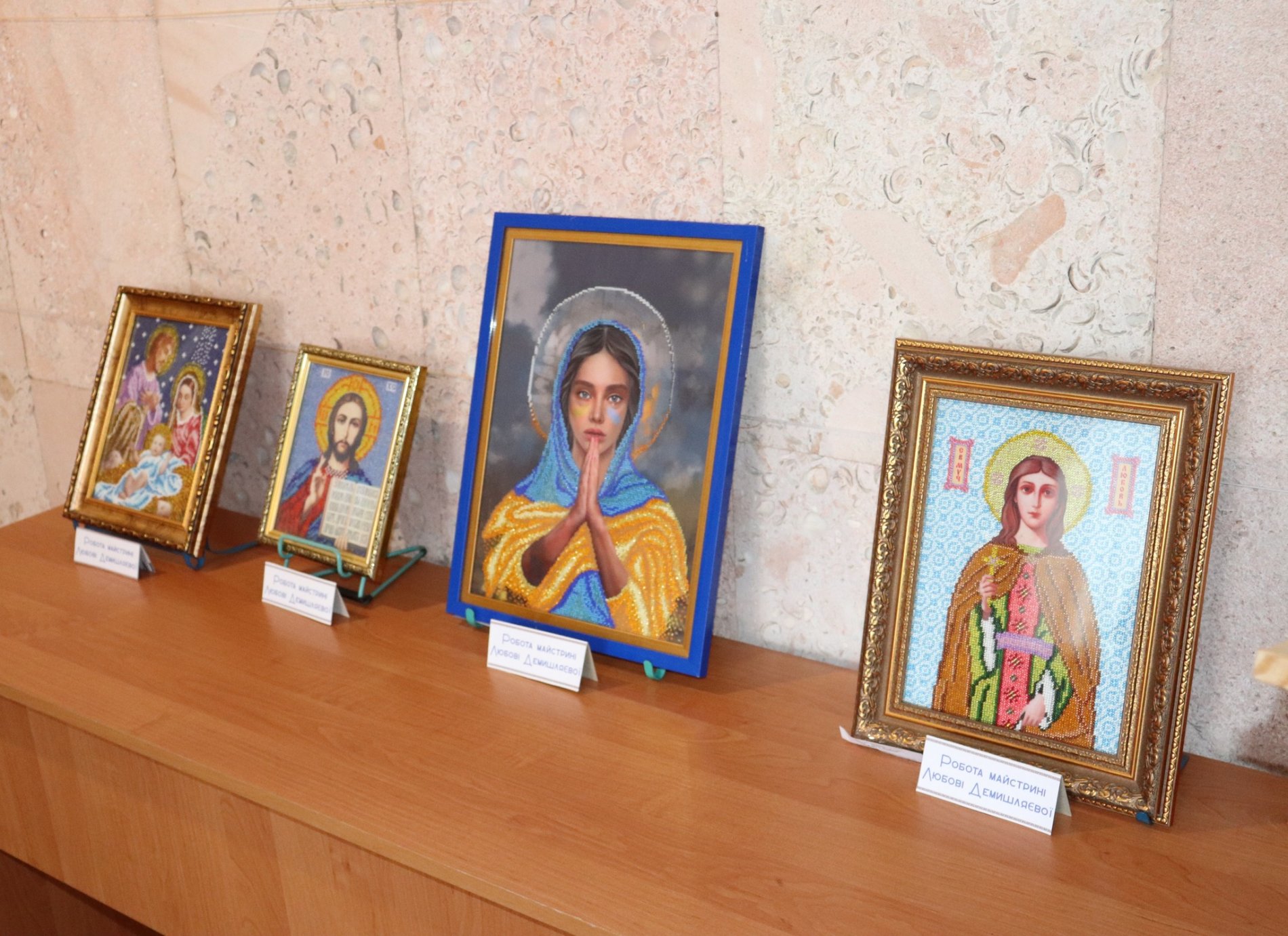 Мистецтво, що ожива на полотні: презентація виставки «Вишивка — краса, що надихає» у Березанській бібліотеці (фото)