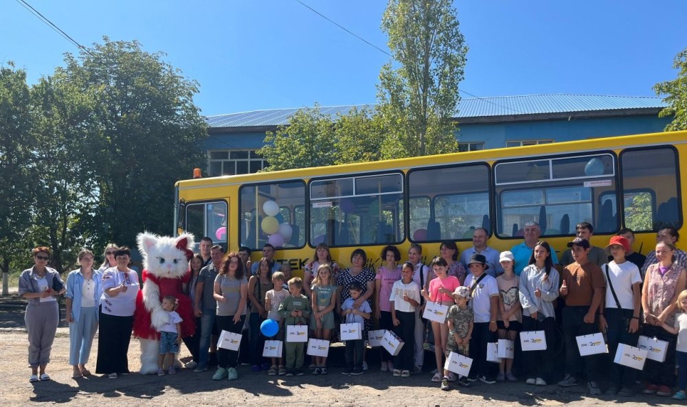 Шкільний автобус – від ДТЕК ВДЕ для юних і дорослих анатолівців (фото)