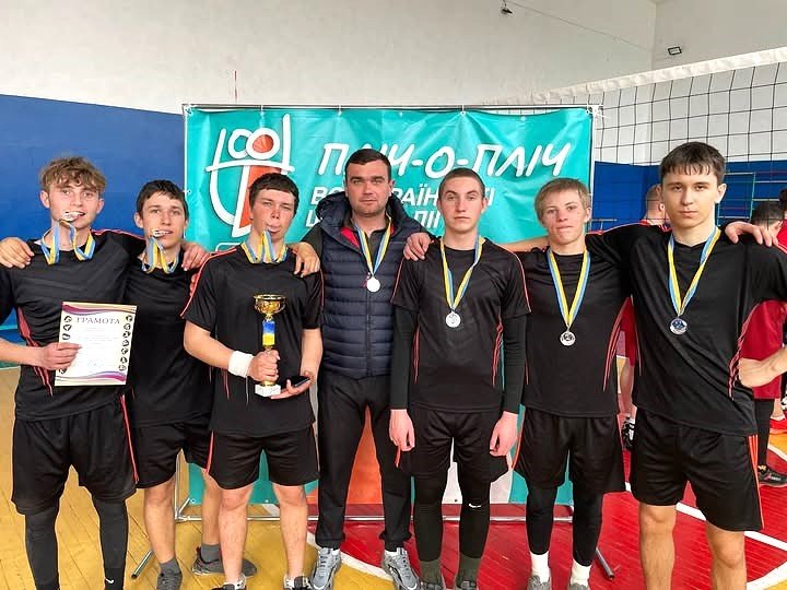 Краснопільські ліцеїсти повернулися з волейбольних змагань зі сріблом