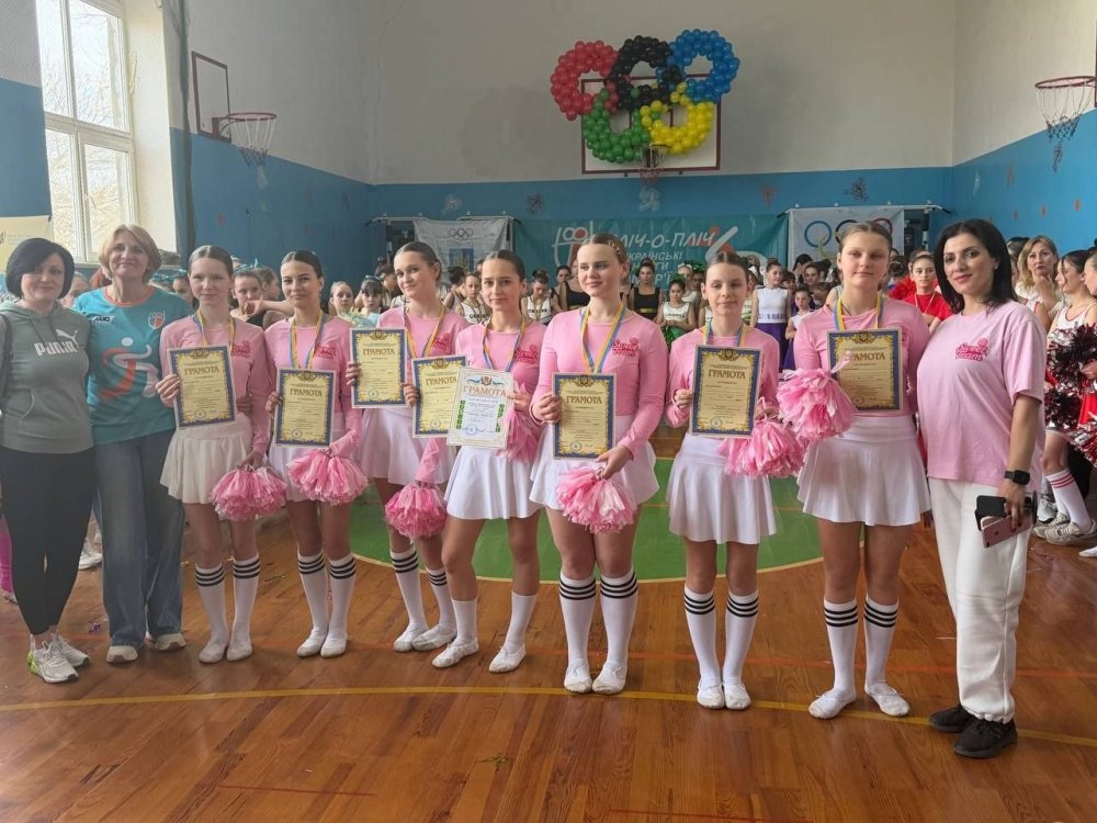 «Наш ліцей — це наш стрибок до перемоги!»: історія команди чирлідерок з Рибаківського ліцею (фото)