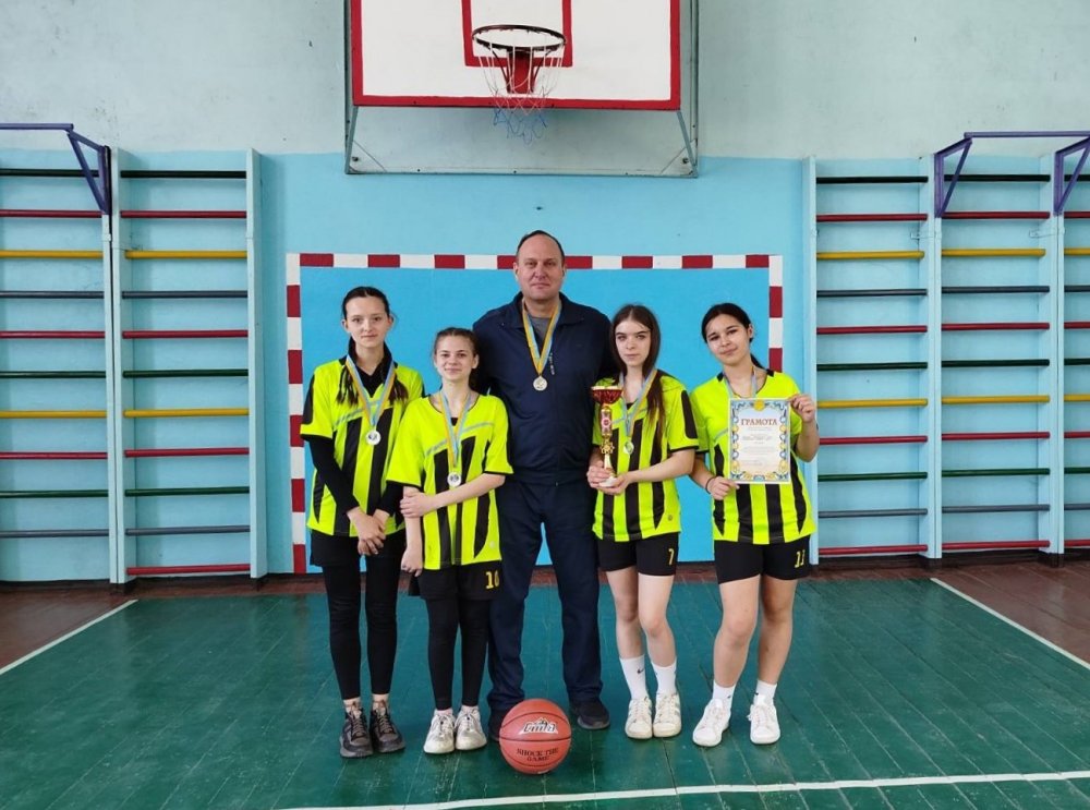 Срібло районних змагань — у краснянських баскетболісток