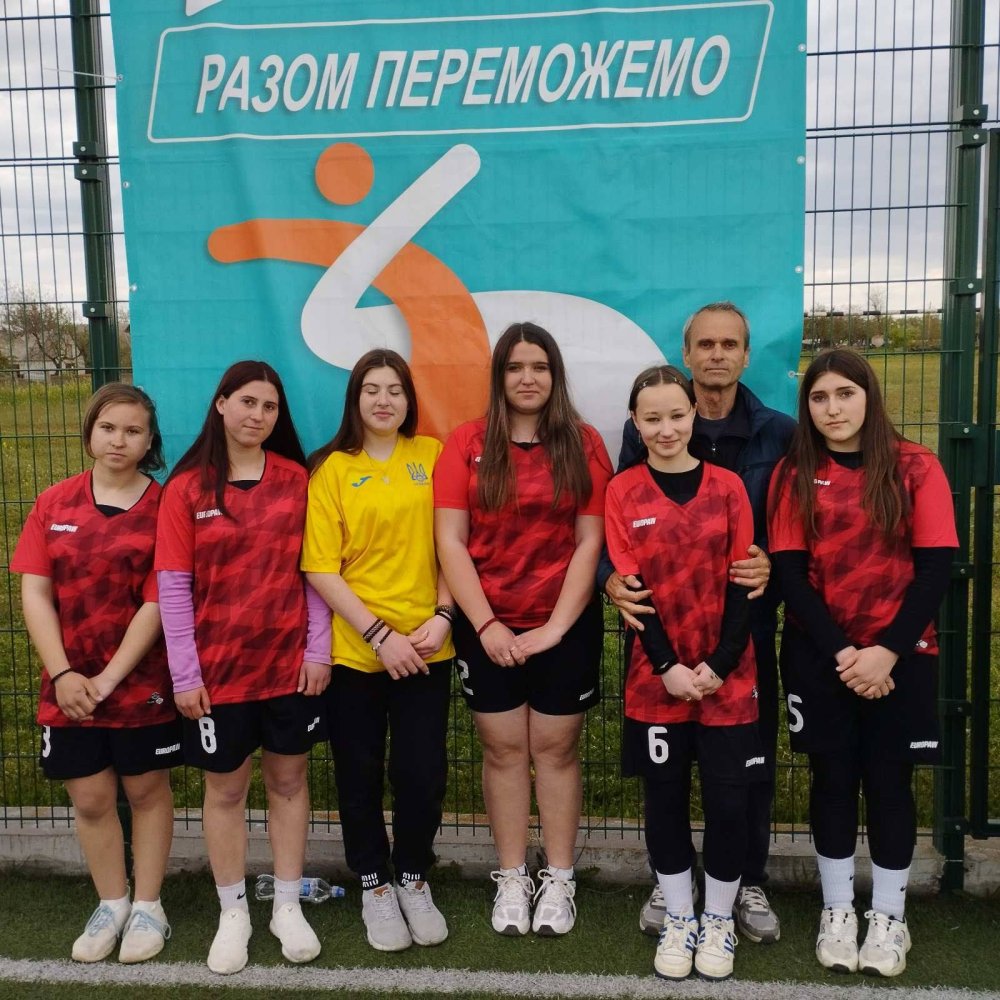 У комісарівських ліцеїсток — золото Миколаївського району з масового футболу!
