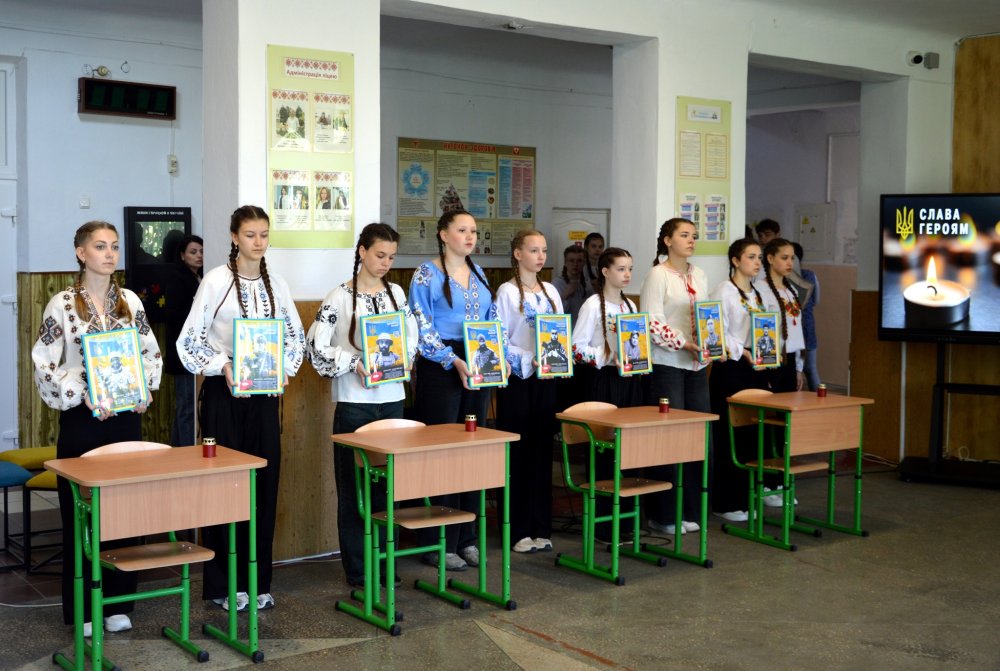Цифровий літопис мужності: в Березанському ліцеї відкрили термінал пам’яті випускників-вонів (фото)