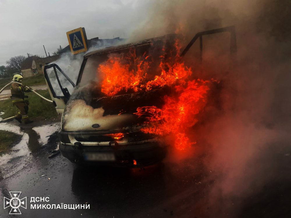 У Красному згоріла автівка (фото)