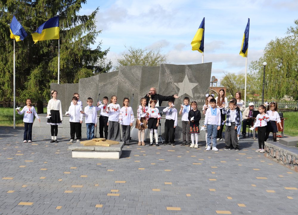 Пам’ятаємо заради миру: захід до Дня пам’яті та перемоги над нацизмом у Березанці (фото)