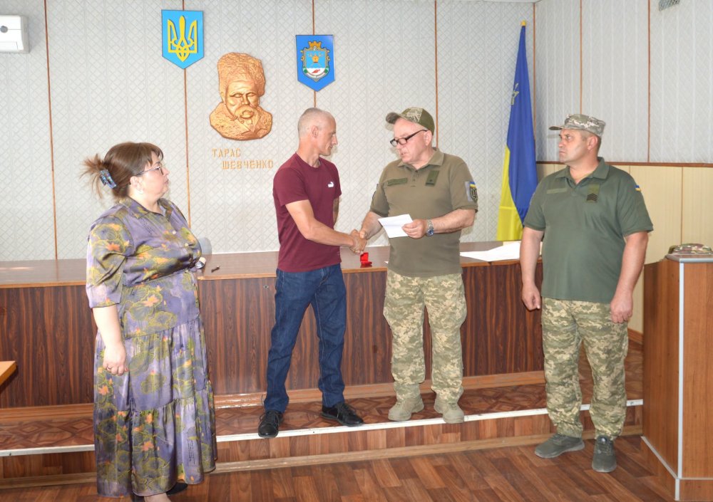 Незламність, загартована роками: у Березанській громаді нагородили захисника В’ячеслава Зеленка